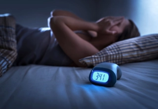 Rối loạn giấc ngủ không thực tổn : Nguyên nhân, triệu chứng, chẩn đoán và điều trị