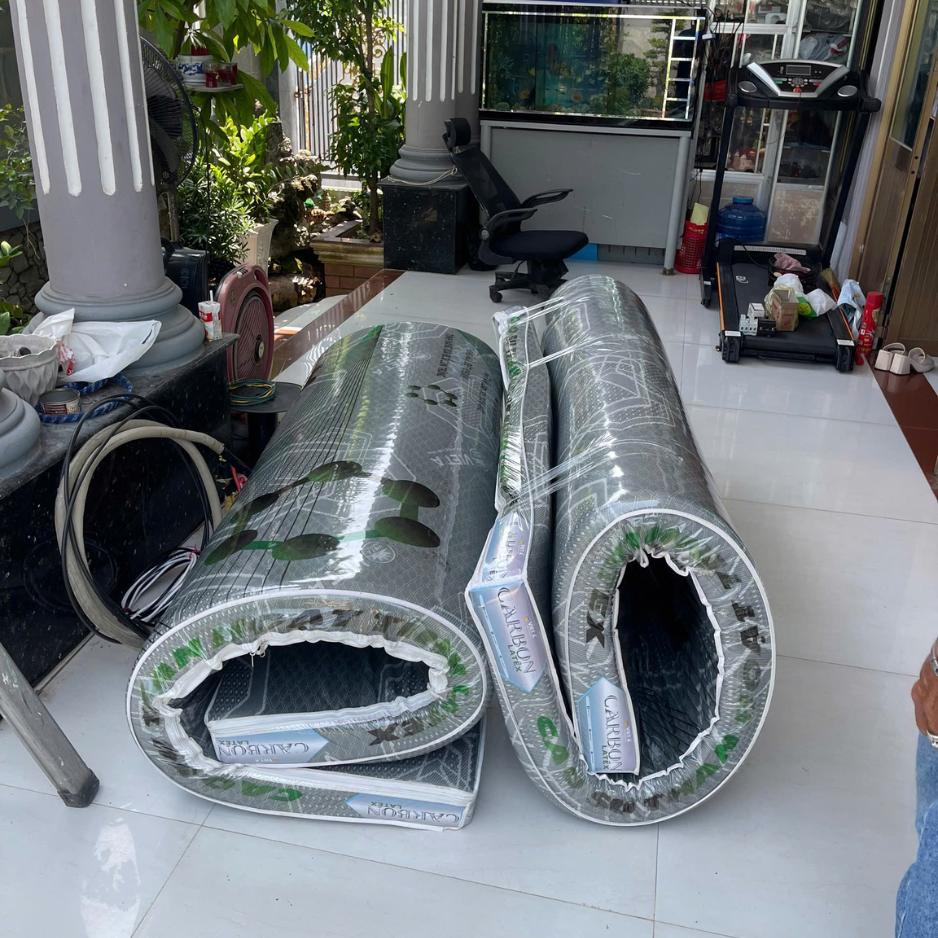 Chị Quyên tại Kiên Giang sắp xếp nệm Nệm Việt Á mới nhận