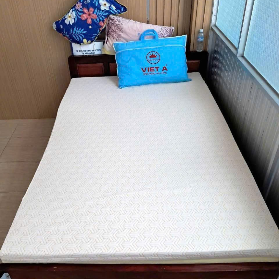 Chị Mai tại Cần Thơ cùng gia đình hài lòng với nệm Nệm Việt Á